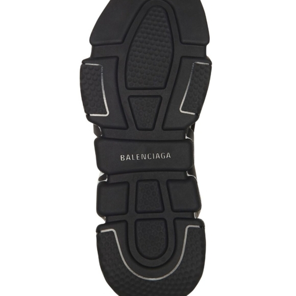 BALENCIAGA WOMEN'S SPEED RECYCLED KNIT GRAFFITI SNEAKER IN BLACK/WHITE - Picture 5 of 5